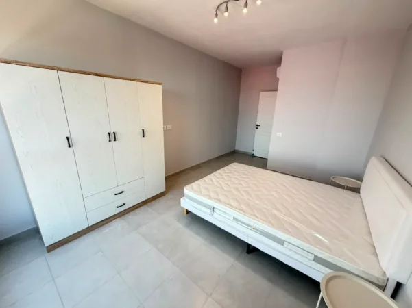 Tirane, jepet me qera apartament 2+1 Kati 7, 100 m² (KINOSTUDIO)