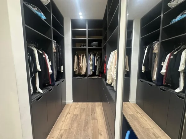 Tirane, shitet apartament 3+1 Kati 4, 650.000 € (Rruga e Kosovareve)