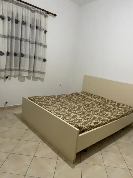 Tirane, jepet me qera apartament 1+1 Kati 2, 70 m² 360 € (Rruga 5 Maji)
