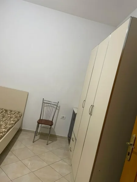 Tirane, jepet me qera apartament 1+1 Kati 2, 70 m² 360 € (Rruga 5 Maji)