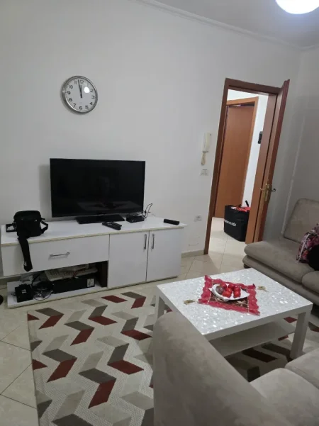 Tirane, jepet me qera apartament 1+1 , 70 m² 350 € (Fresk)