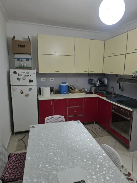 Tirane, jepet me qera apartament 1+1 , 70 m² 350 € (Fresk)