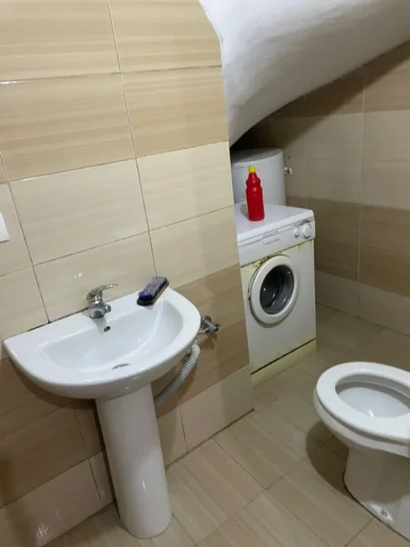 Tirane, jepet me qera apartament 1+1 Kati 2, 70 m² 360 € (Rruga 5 Maji)
