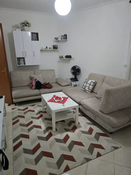 Tirane, jepet me qera apartament 1+1 , 70 m² 350 € (Fresk)