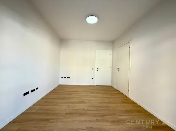 Tirane, jepet me qera zyre Kati 4, 37 m² 450 € (Stadiumi Dinamo)