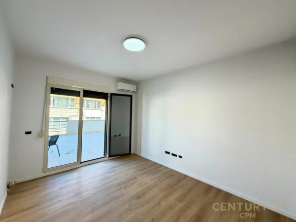 Tirane, jepet me qera zyre Kati 4, 37 m² 450 € (Stadiumi Dinamo)