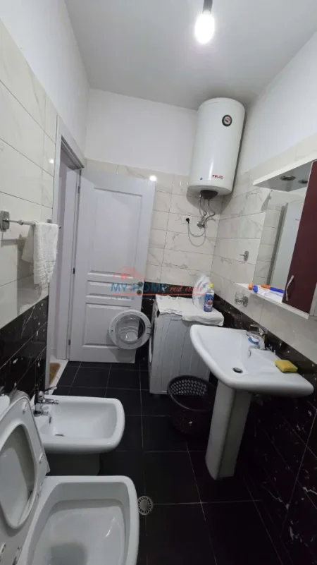 Tirane, jepet me qera apartament 1+1+Ballkon Kati 7, 65 m² 500 € (Spitali amerikan 3)