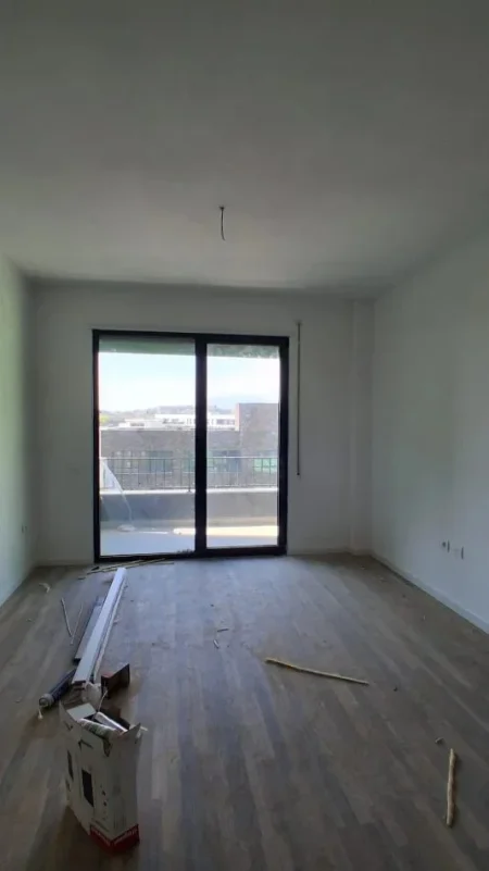 Tirane, jepet me qera apartament 2+1 Kati 5, 99 m² 500 € (Rruga 5 Maji)