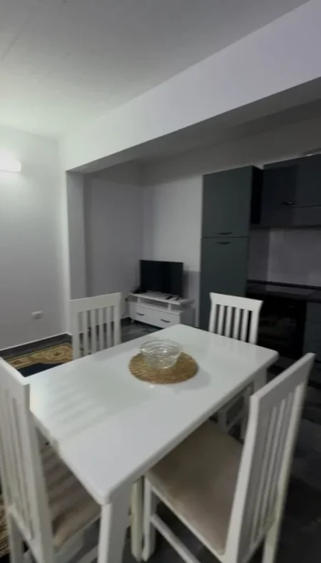 Tirane, jepet me qera apartament 1+1 Kati 1, 65 m² 400 € (Astir)
