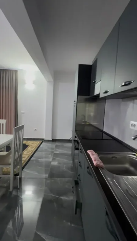 Tirane, jepet me qera apartament 1+1 Kati 1, 65 m² 400 € (Astir)