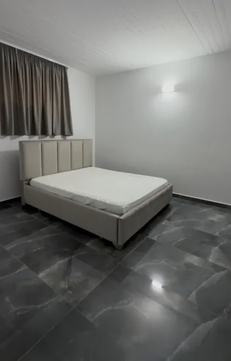 Tirane, jepet me qera apartament 1+1 Kati 1, 65 m² 400 € (Astir)
