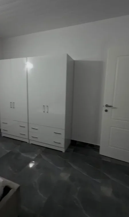 Tirane, jepet me qera apartament 1+1 Kati 1, 65 m² 400 € (Astir)