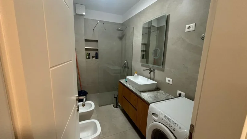 Tirane, jepet me qera apartament 1+1 Kati 6, 70 m² 520 € (Rruga 5 Maji)