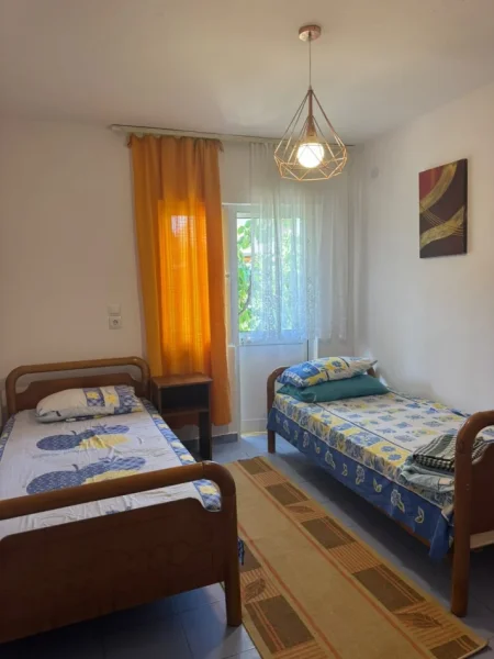 Tirane, jepet me qera apartament 1+1 Kati 2, 60 m² 350 € (Ali Demi)
