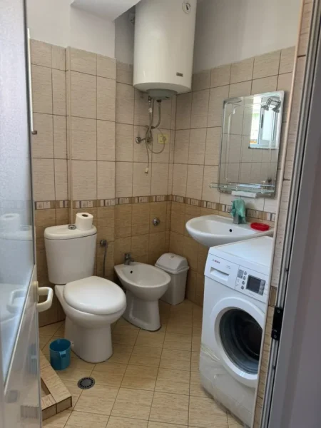 Tirane, jepet me qera apartament 1+1 Kati 2, 60 m² 350 € (Ali Demi)