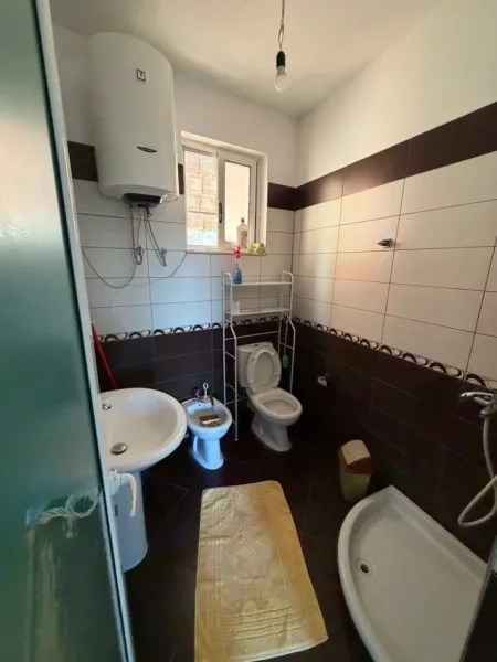 Tirane, jepet me qera apartament 3+1 Kati 2, 100 m² 400 € (Selitë)