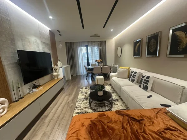 Tirane, jepet me qera apartament 3+1 Kati 4, 167 m² 2.300 € (Rruga e Kosovareve)