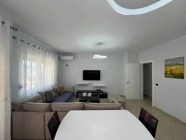 Tirane, jepet me qera apartament 2+1 Kati 10, 103 m² 1.000 € (9 Katëshet)