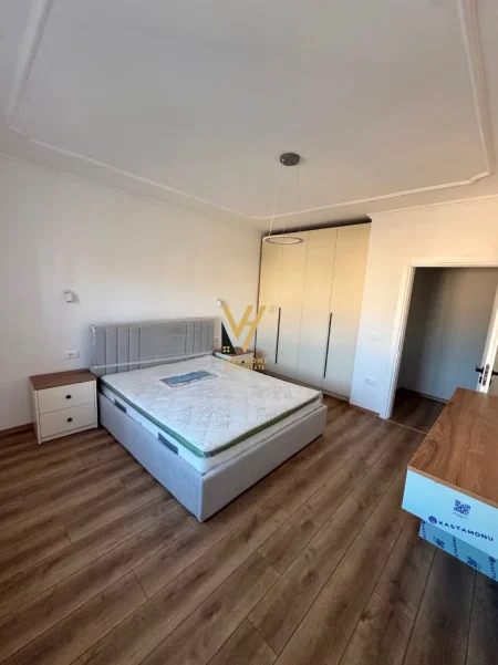 Tirane, jepet me qera apartament 1+1+Ballkon Kati 5, 55 m² 650 € (VASIL SHANTO)