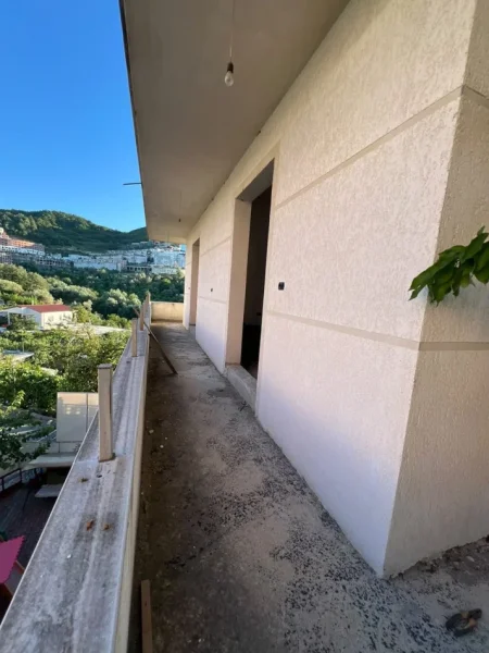Tirane, jepet me qera ambjent biznesi Kati 3, 130 m² 1.000 € (Kodra e Diellit)