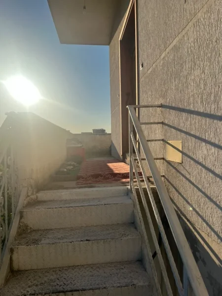 Tirane, jepet me qera ambjent biznesi Kati 3, 130 m² 1.000 € (Kodra e Diellit)