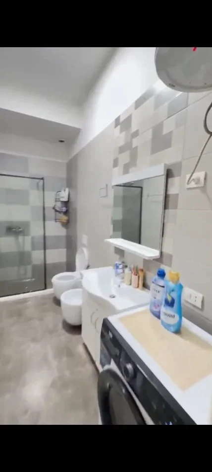 Tirane, jepet me qera apartament 2+1 Kati 1, 99 m² 600 € (Golden Park)