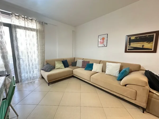 Tirane, jepet me qera apartament 1+1 Kati 3, 60 m² 500 € (Tower Bridge)
