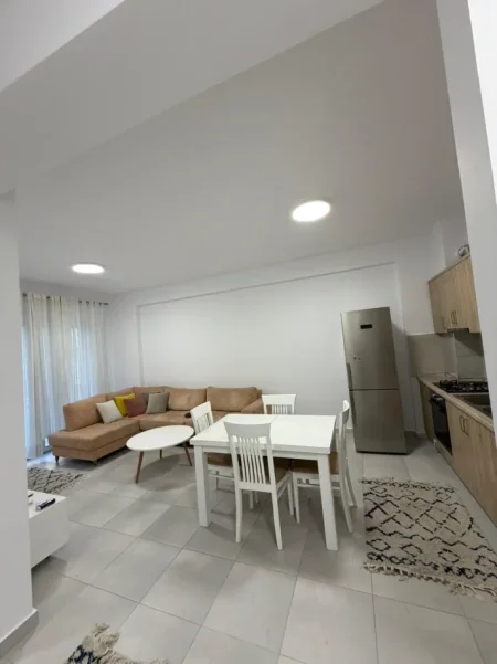 Tirane, jepet me qera apartament 2+1 , 80 m² 600 € (Amerikan 3)