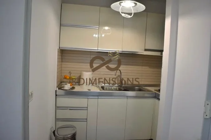 Shitet Apartament 3+1+2 ne Rruge te Kavajes, prane Condor Center (D8143A-35)
