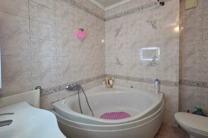 Tirane, shes apartament 4+1+Ballkon , 145 m² 640.000 € (Sami Frasheri)