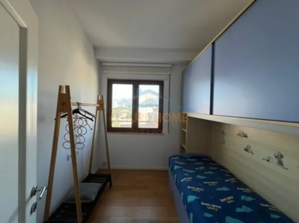 Tirane, jepet me qera apartament 3+1 Kati 2, 108 m² 1.000 € (LIQENI I THATE)