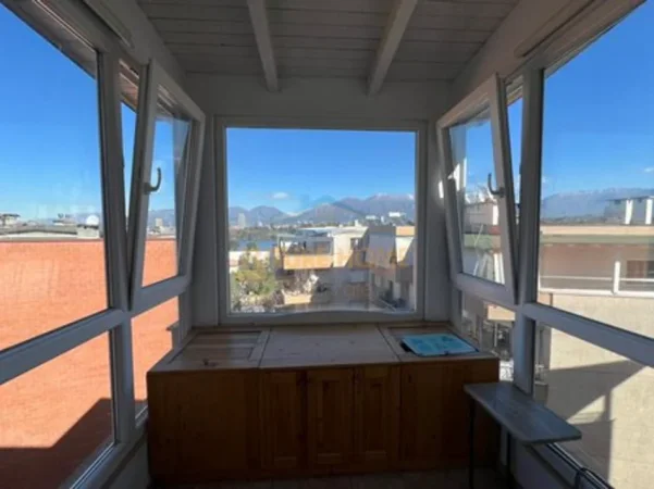 Tirane, jepet me qera apartament 3+1 Kati 2, 108 m² 1.000 € (LIQENI I THATE)