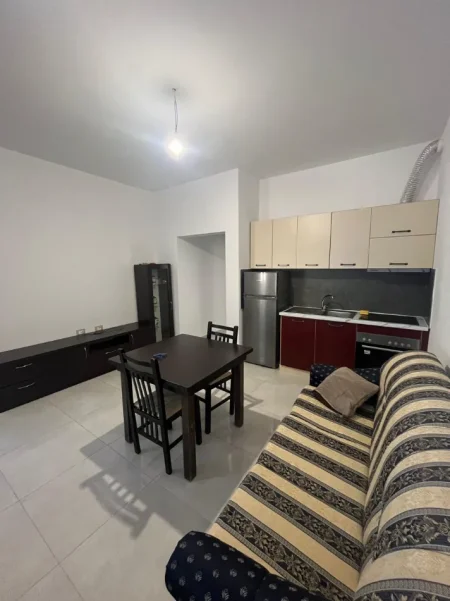 Jepet me qira hyrje private 1+1 në Yrshek, 450 euro