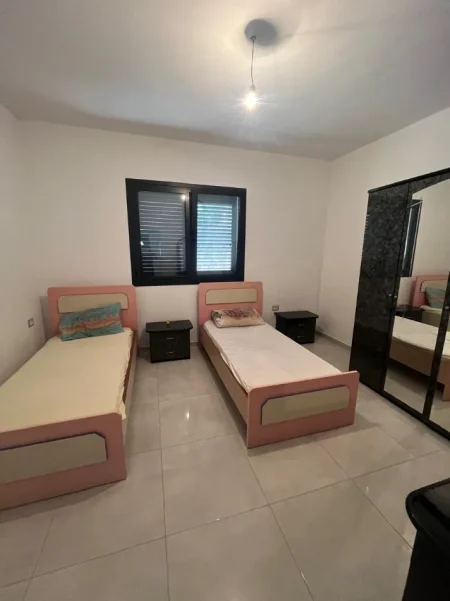 Jepet me qira garsoniere në zonën e 5 Majit 470 € (5 Maj)
