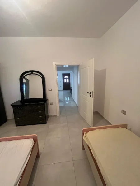 Jepet me qira garsoniere në zonën e 5 Majit 470 € (5 Maj)