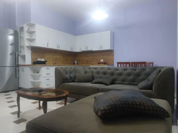 Tirane, jepet me qera apartament 3+1+Ballkon Kati 2, 100 m² 650 € (Pazari i Ri)