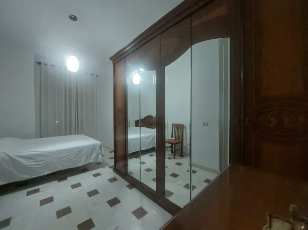 Tirane, jepet me qera apartament 3+1+Ballkon Kati 2, 100 m² 650 € (Pazari i Ri)
