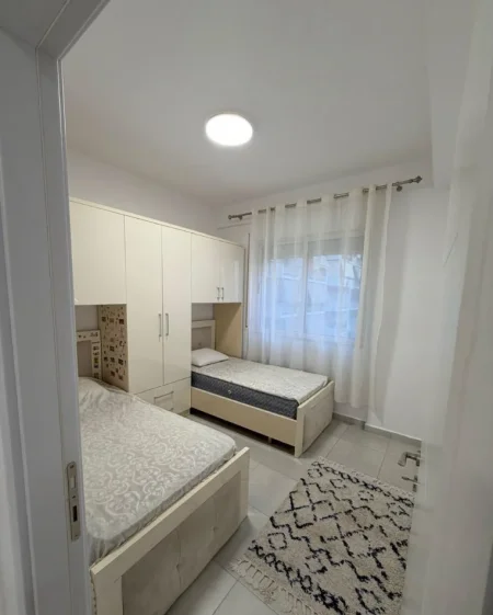 Tirane, jepet me qera apartament 2+1 Kati 5, 80 m² 600 € (Yzberisht,Kompleksi Golden Park)