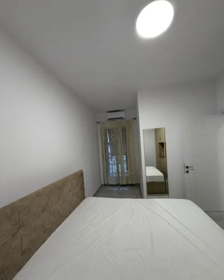 Tirane, jepet me qera apartament 2+1 Kati 5, 80 m² 600 € (Yzberisht,Kompleksi Golden Park)