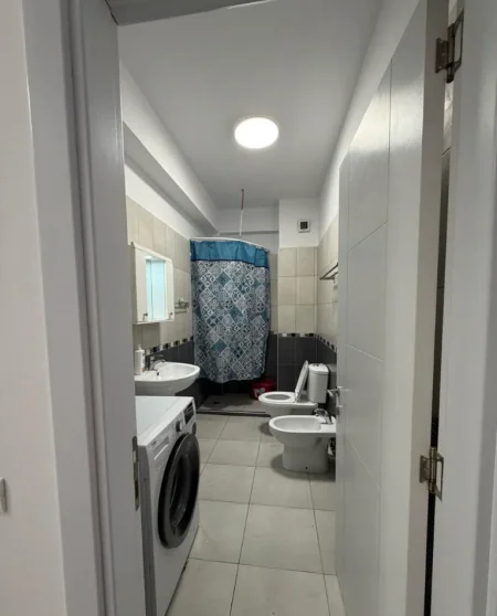 Tirane, jepet me qera apartament 2+1 Kati 5, 80 m² 600 € (Yzberisht,Kompleksi Golden Park)