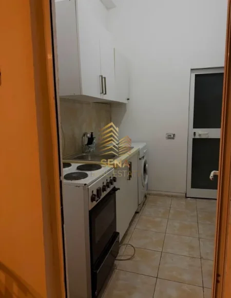 Tirane, jepet me qera apartament 1+1 Kati 1, 75 m² 500 € (Shallvaret)