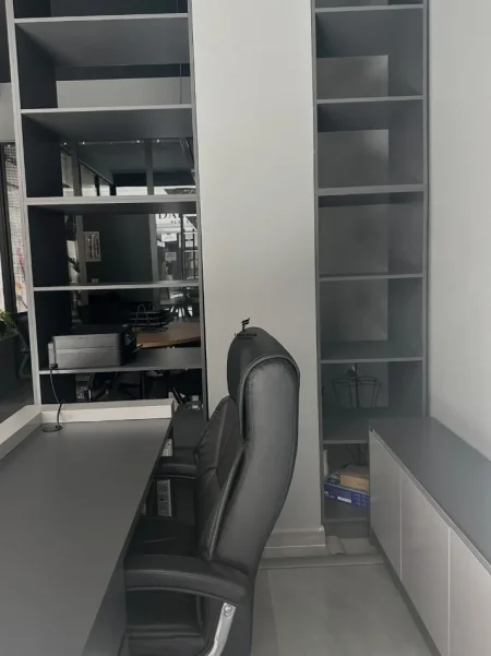 Tirane, jepet me qera zyre Kati 0, 40 m² 1.400 € (RRUGA E KAVAJES)