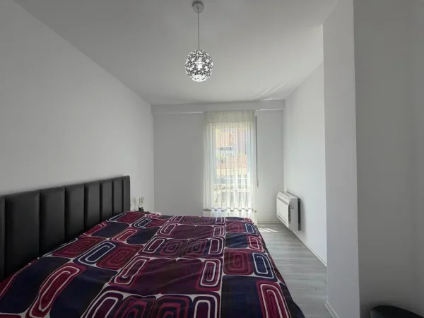 Tirane, jepet me qera apartament 1+1 , 65 m² 750 € (Rruga e Barrikadave, Prane Vodafone)