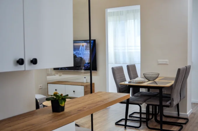 Tirane, jepet me qera apartament 1+1 Kati 2, 70 m² 700 € (Rruga Bulevardi Zhan D'Ark)