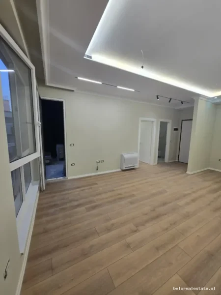 Tirane, jepet me qera zyre Kati 2, 67 m² 6.000 € 