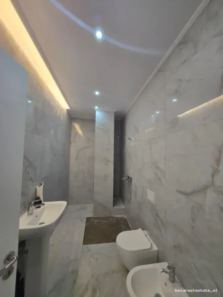 Tirane, jepet me qera zyre Kati 2, 67 m² 6.000 € 
