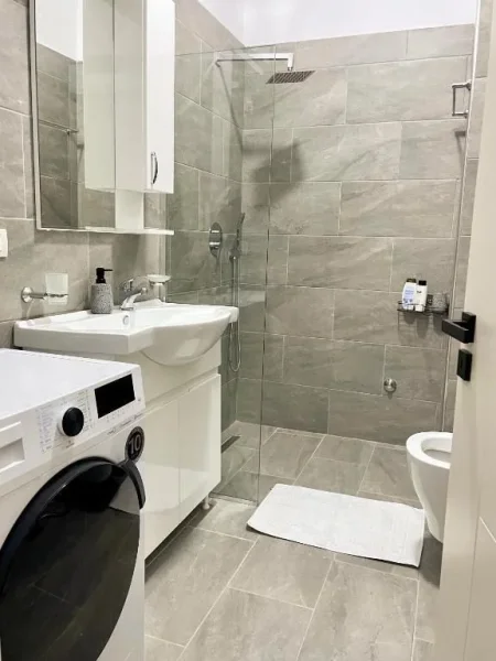 Tirane, jepet me qera apartament 1+1 Kati 1, 60 m² 650 € (Zogu i zi, Ring center)