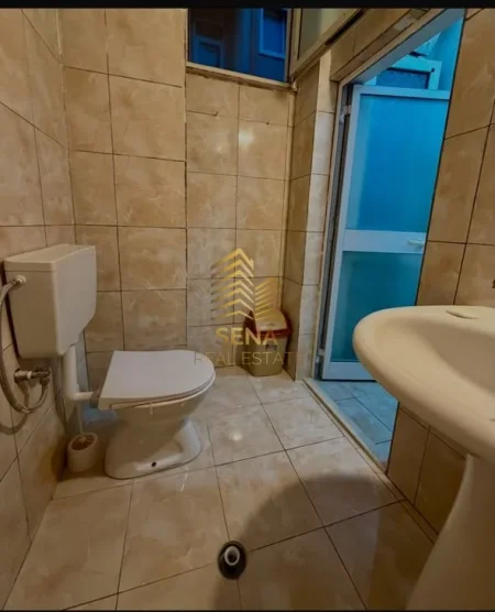 Tirane, jepet me qera apartament 1+1 Kati 1, 65 m² 500 € (Myslym Shyri)