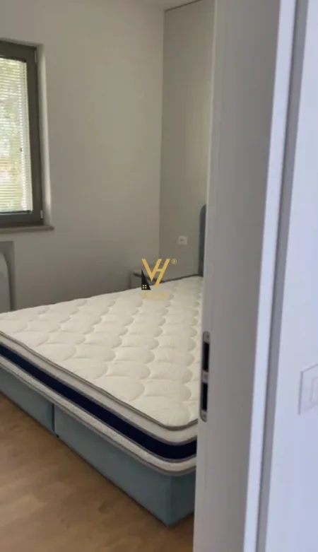 Vlore, jepet me qera apartament 2+1+Ballkon Kati 4, 135 m² 1.350 € (UJI I FTOHTE)