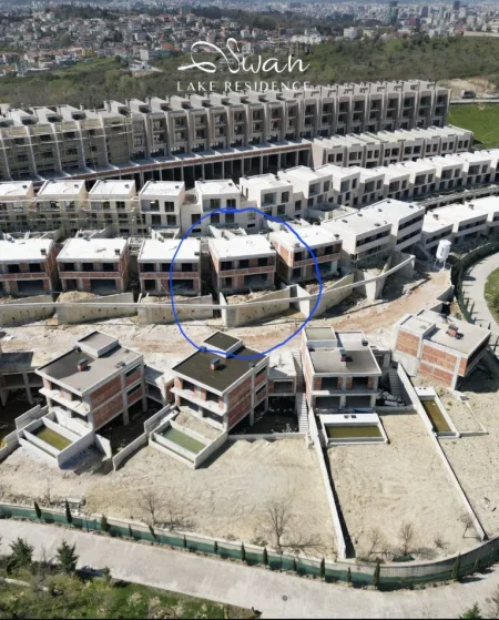 Tirane, shitet Vile Vile 2 Katshe , 209 m² 650.000 € (Liqeni i Farkes)